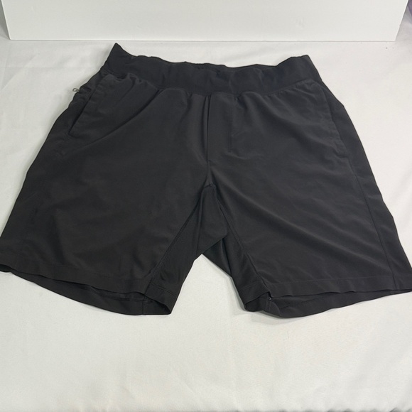 lululemon athletica Men's Charcoal Athletic Shorts - Picture 1 of 6